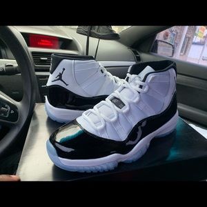 Air Jordan 11 concord